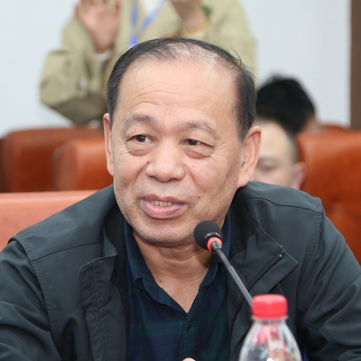 郭振河-中國(guó)人民解放軍中部戰(zhàn)區(qū)總醫(yī)院原骨科主任、主任醫(yī)師